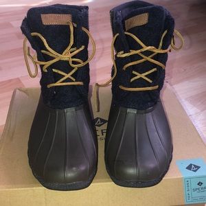 Get winter ready with these boots! Comfy! Runs Big